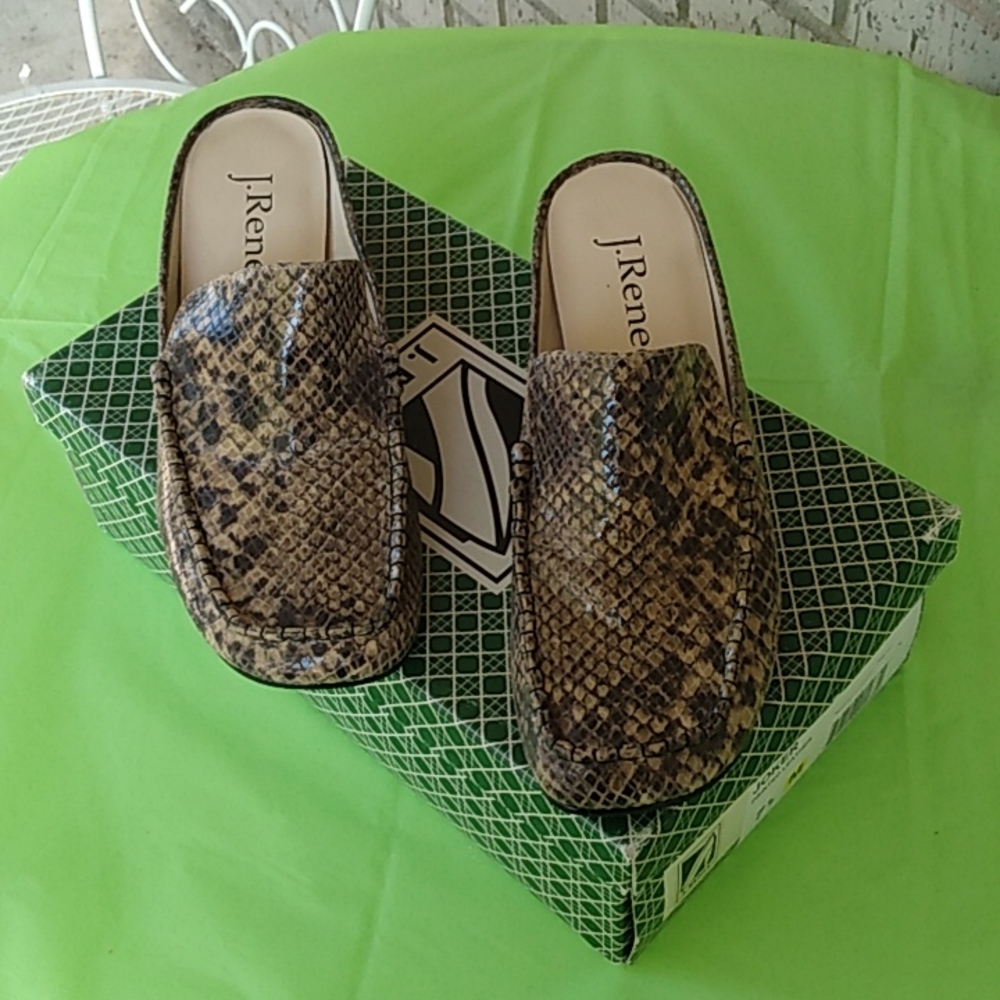 Ladies size 71/2 M leather slide